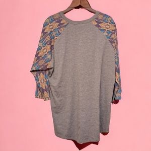 LuLaRoe 2x baseball tee